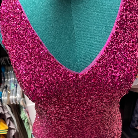 Gown - Picture 5 of 7